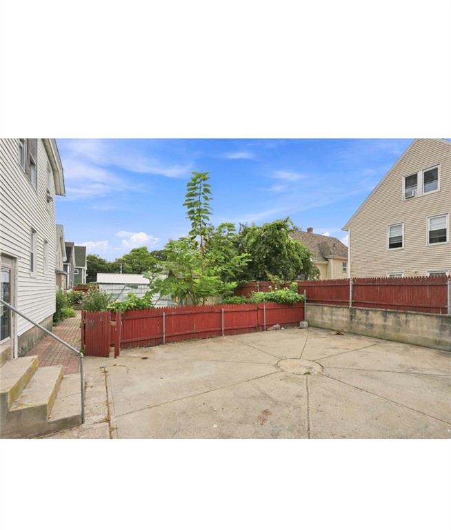 180 Ohio Avenue Property Photo 3
