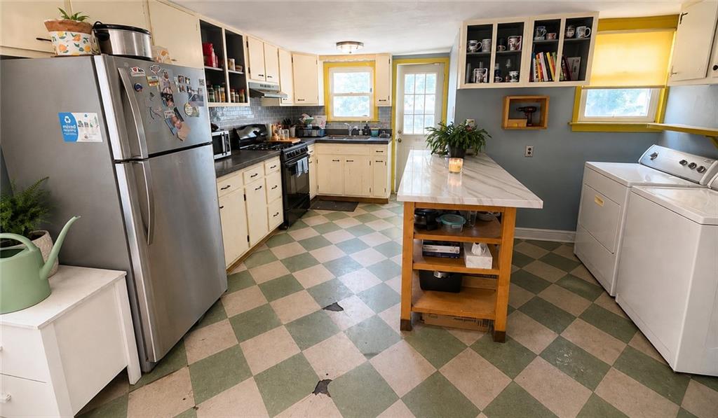 16 Winsor Street Property Photo 14
