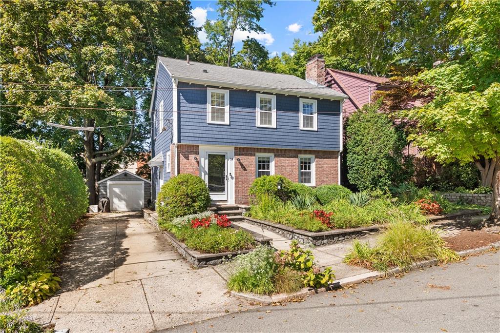 14 Creston Way Property Photo 3