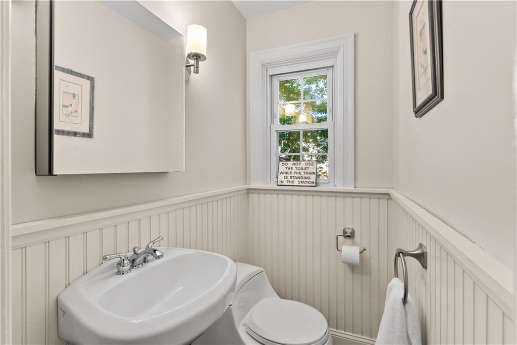 14 Creston Way Property Photo 16