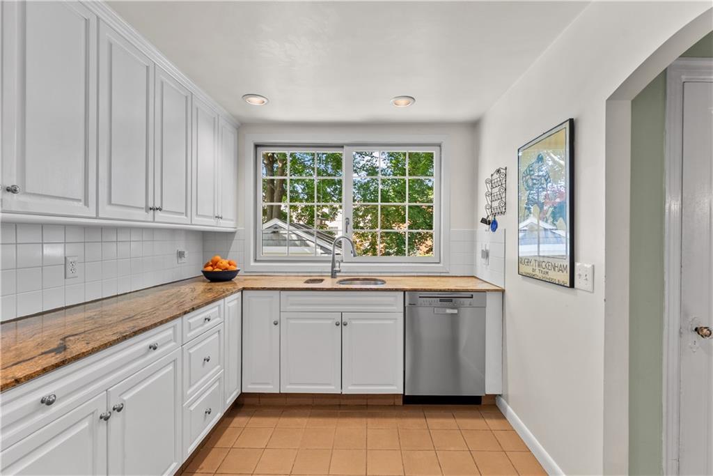 14 Creston Way Property Photo 17