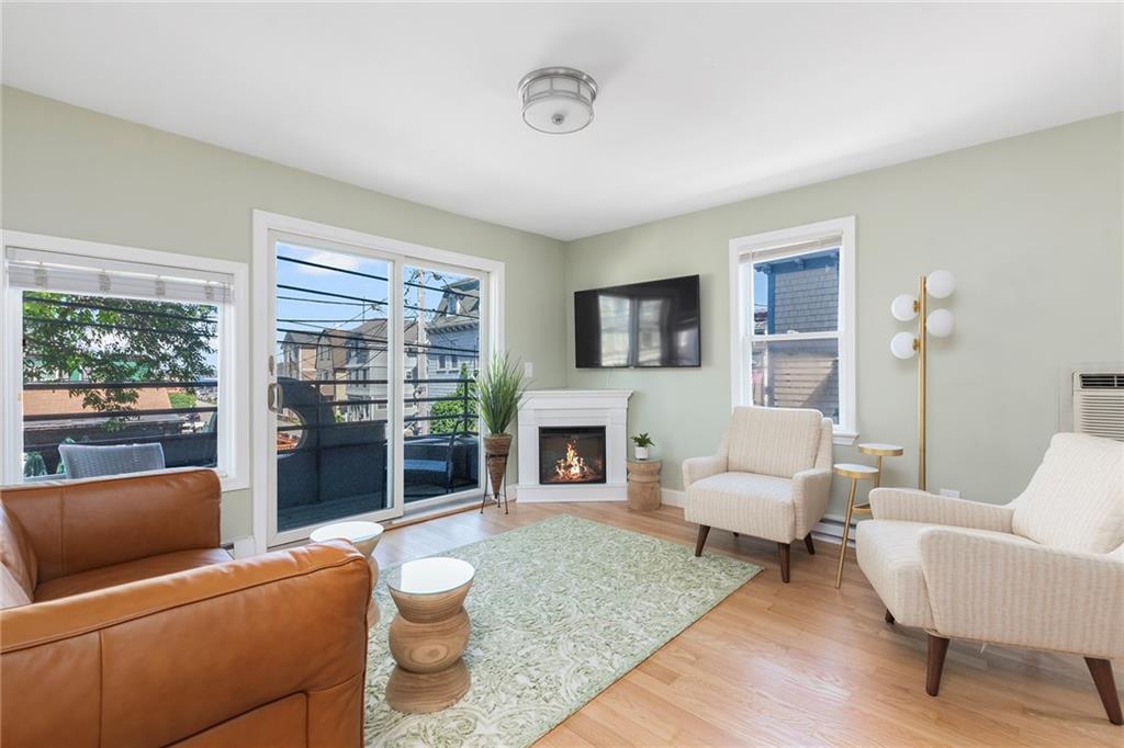 492 Thames Street UNIT 2 Property Photo 1
