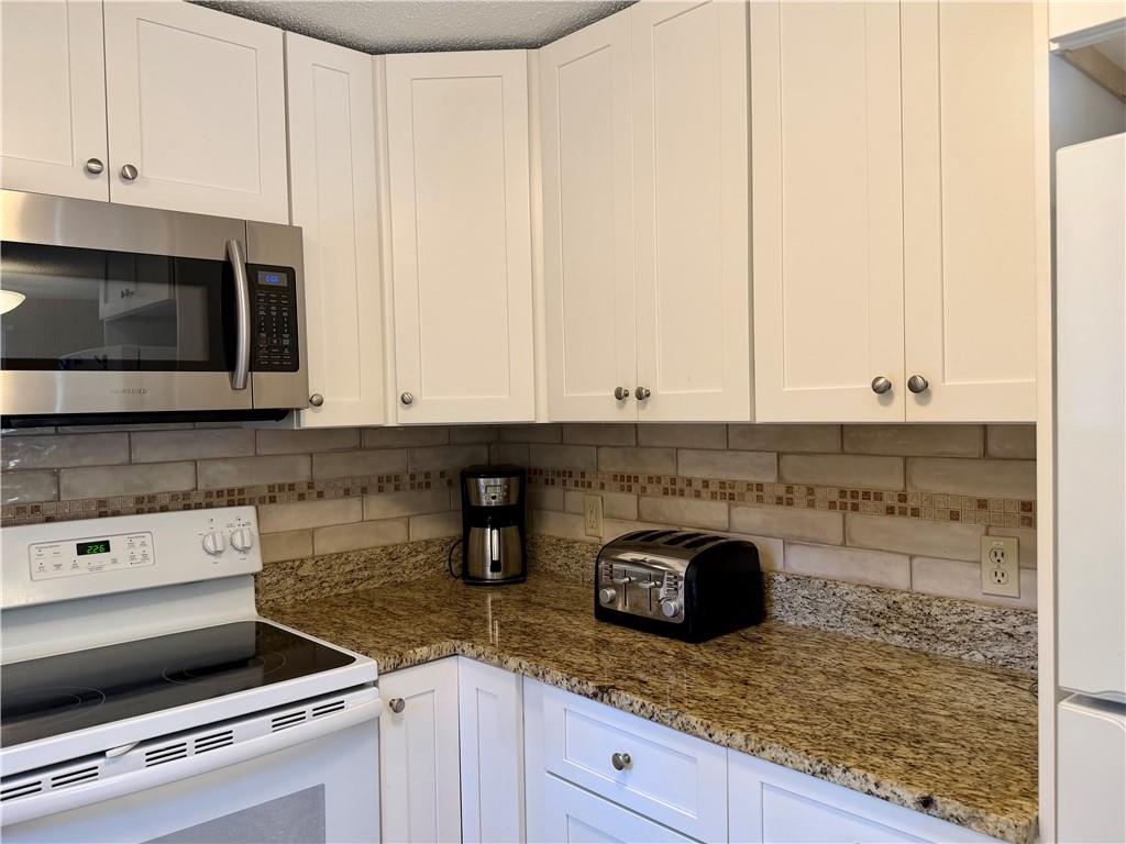 32 W Castle Way Unit A Property Photo 8