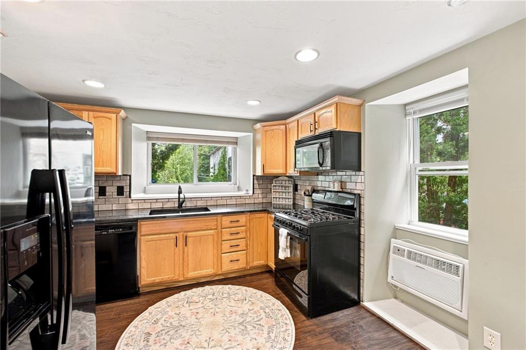 25 Stillwater Road Unit 3 Property Photo 2