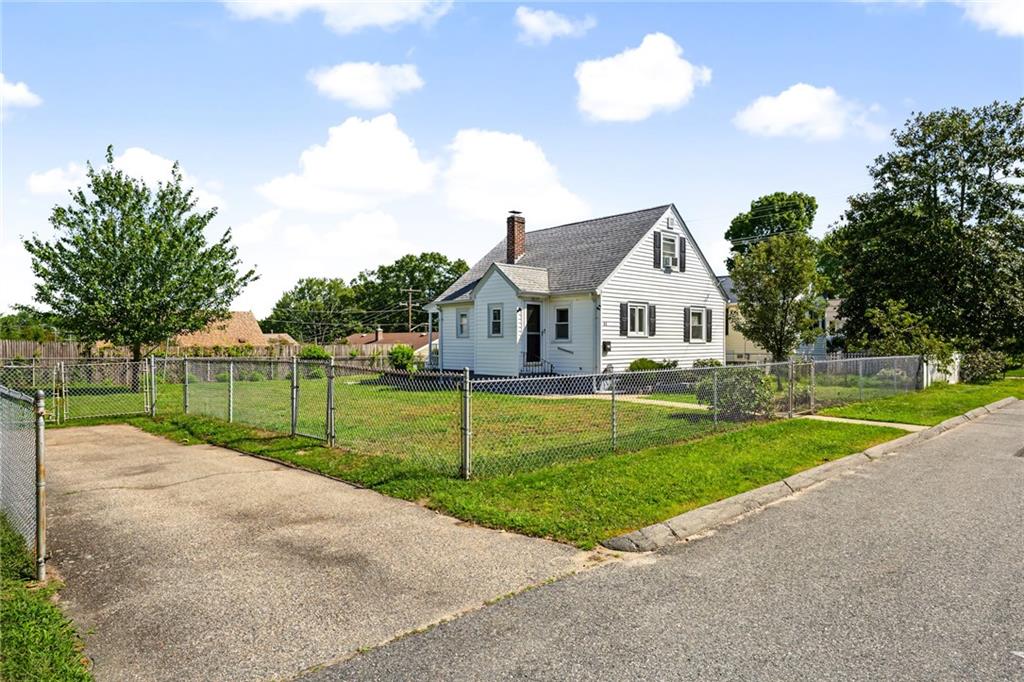 51 Lowell Street Property Photo 4