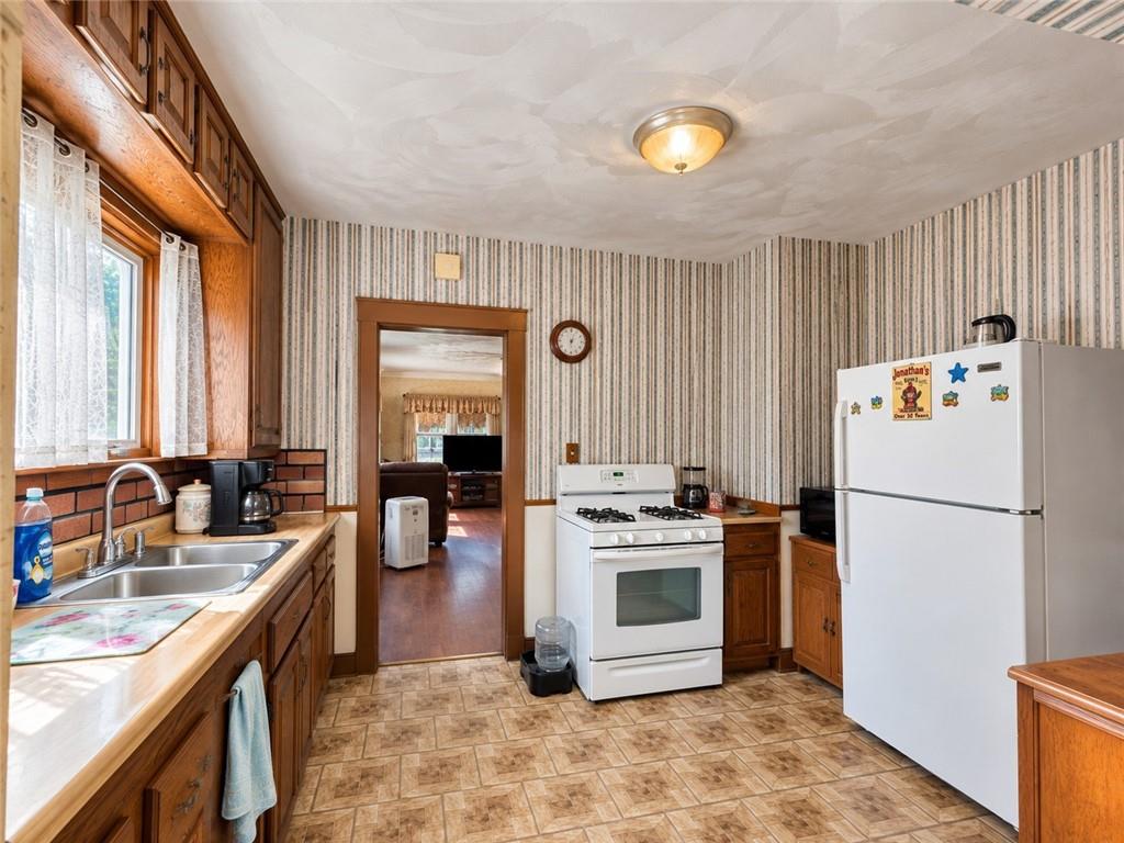 23 Whitford Avenue Property Photo 8