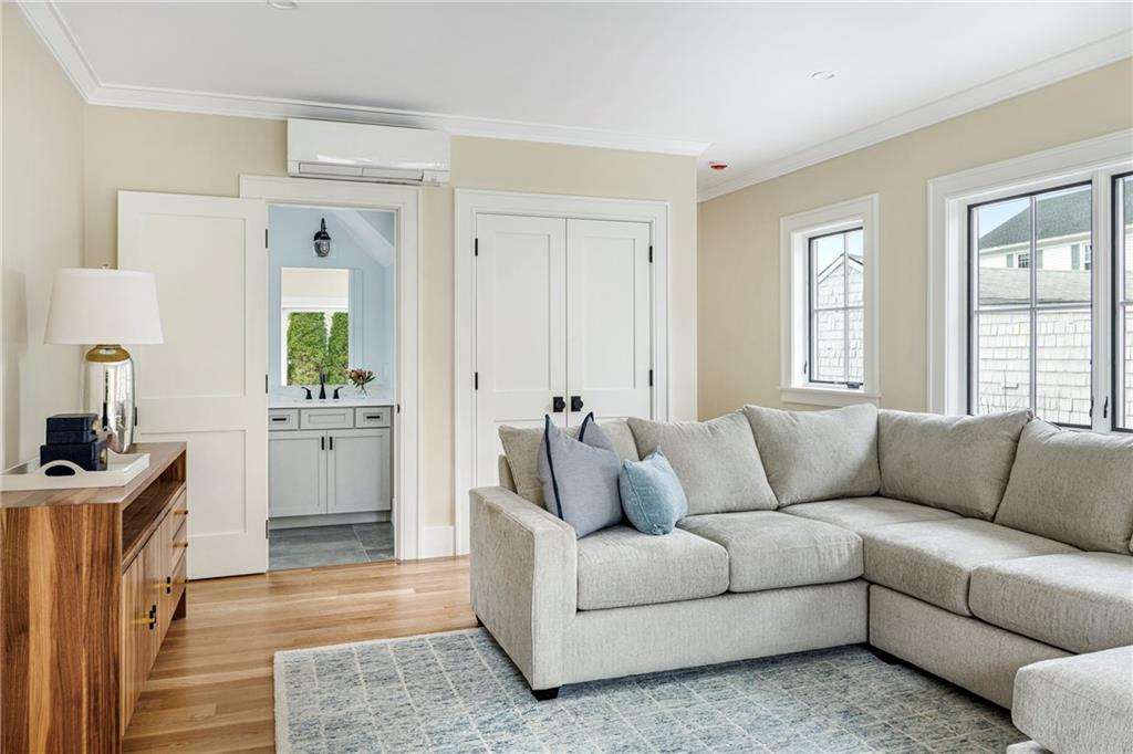 118 Newport Avenue Property Photo 20