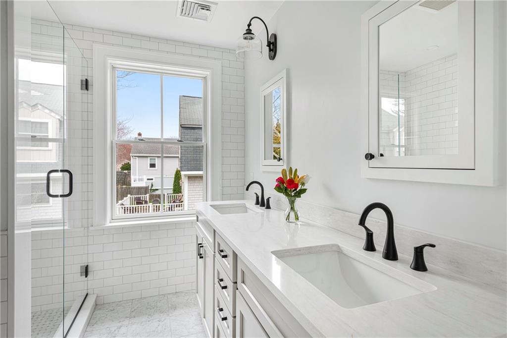 118 Newport Avenue Property Photo 30