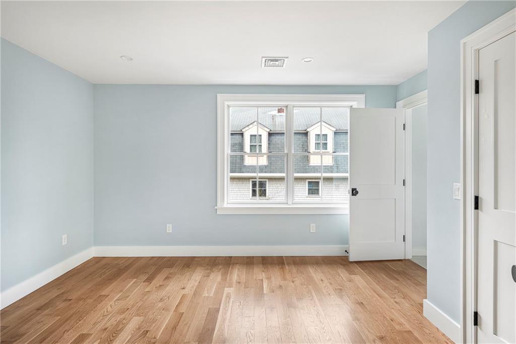 118 Newport Avenue Property Photo 32
