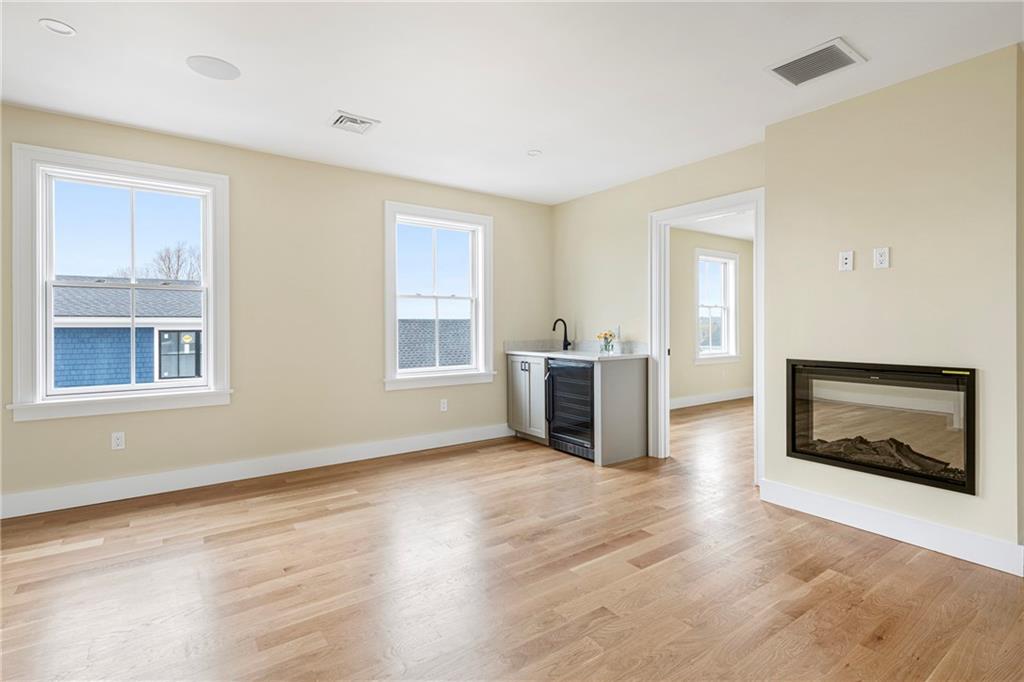 118 Newport Avenue Property Photo 36
