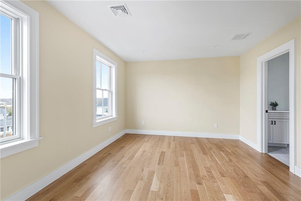 118 Newport Avenue Property Photo 37
