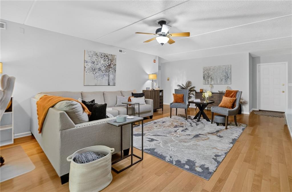 650 East Greenwich Avenue Unit 3/405 Property Photo 3