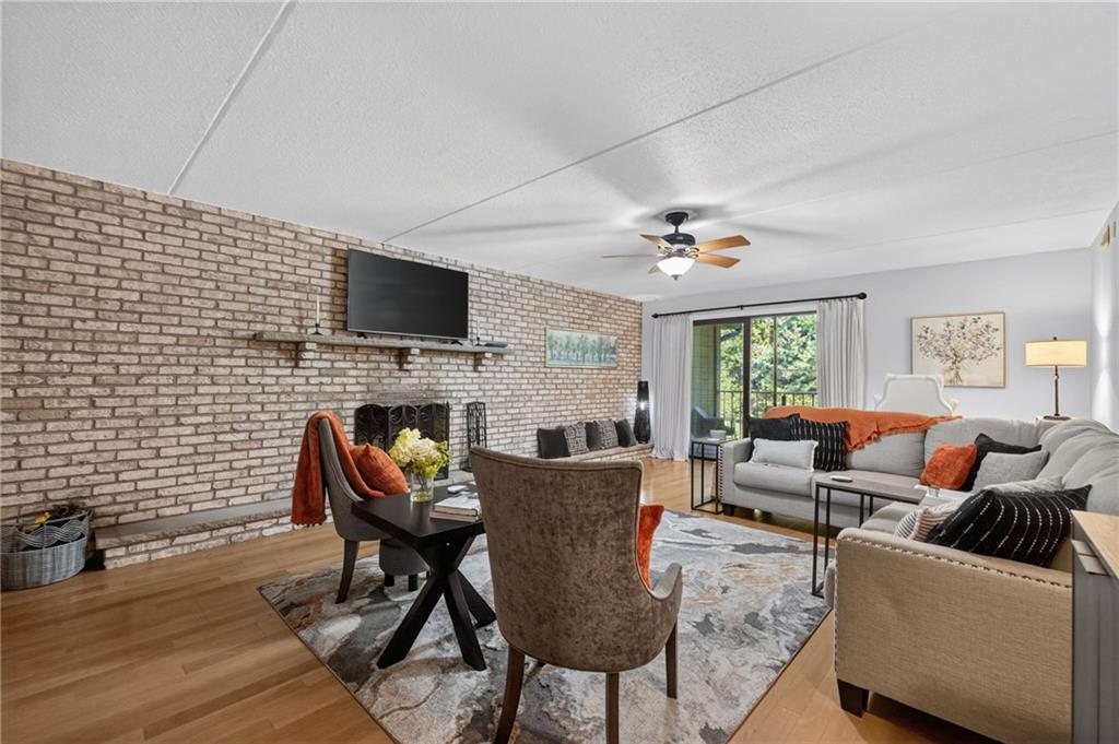 650 East Greenwich Avenue Unit 3/405 Property Photo 4