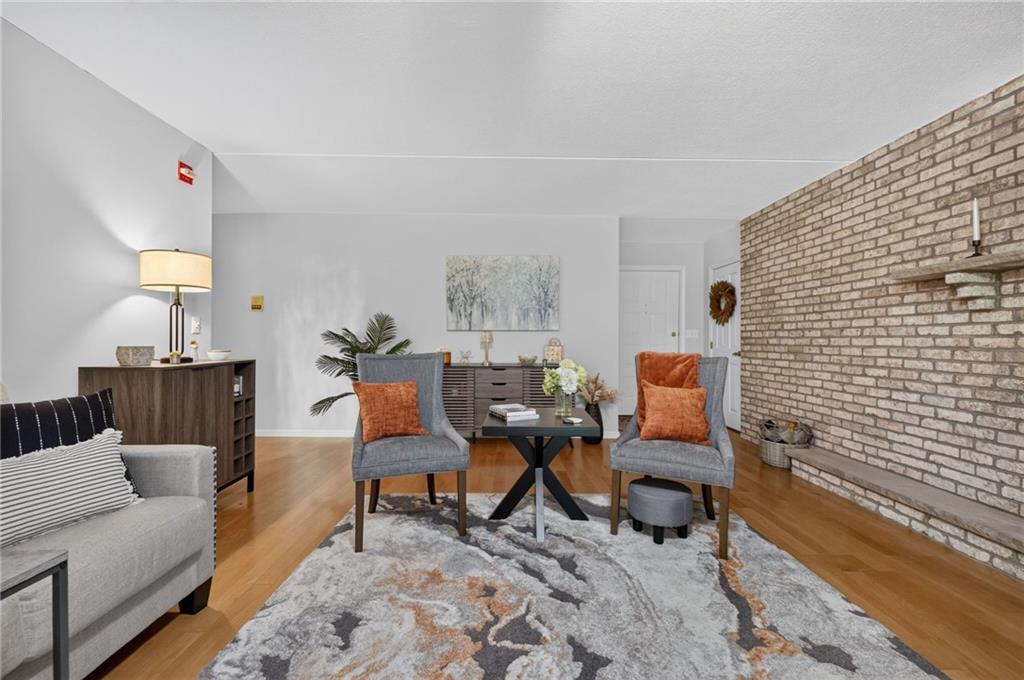 650 East Greenwich Avenue Unit 3/405 Property Photo 6