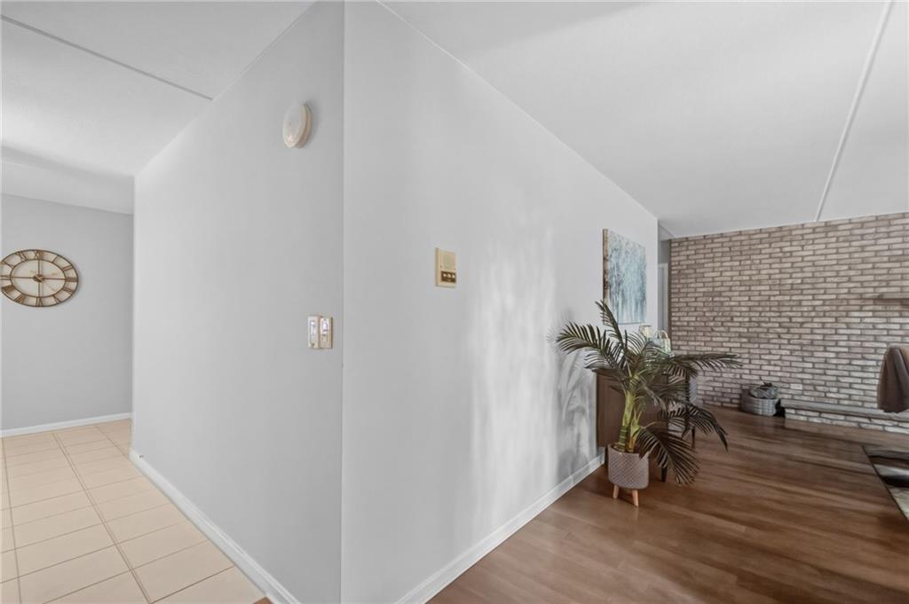 650 East Greenwich Avenue Unit 3/405 Property Photo 8