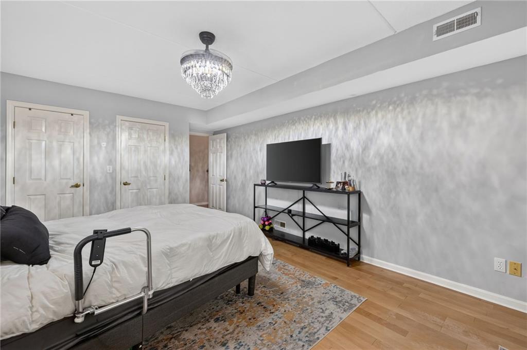 650 East Greenwich Avenue Unit 3/405 Property Photo 13