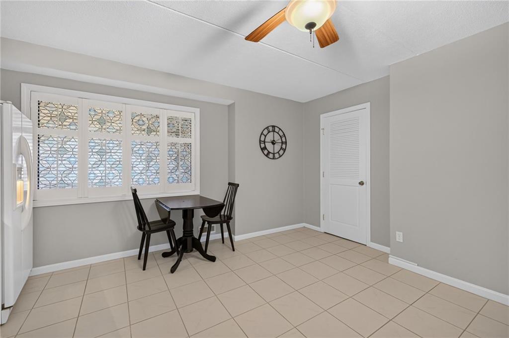 650 East Greenwich Avenue Unit 3/405 Property Photo 16