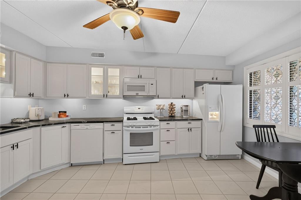 650 East Greenwich Avenue Unit 3/405 Property Photo 19