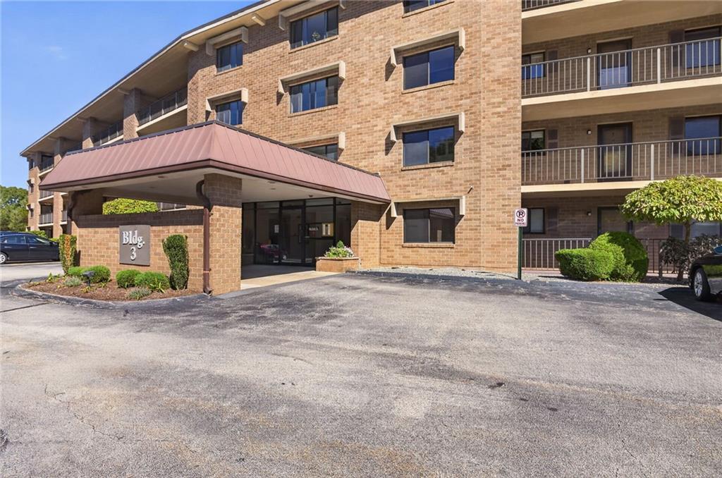 650 East Greenwich Avenue Unit 3/405 Property Photo 23