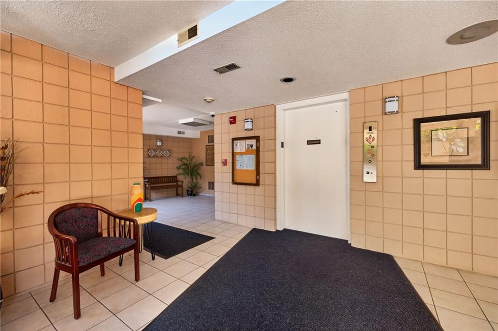 650 East Greenwich Avenue Unit 3/405 Property Photo 25