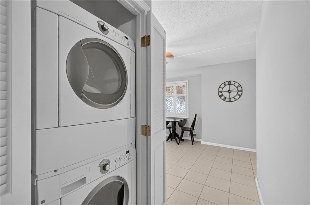 650 East Greenwich Avenue Unit 3/405 Property Photo 28