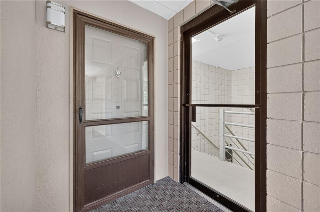 650 East Greenwich Avenue Unit 3/405 Property Photo 31