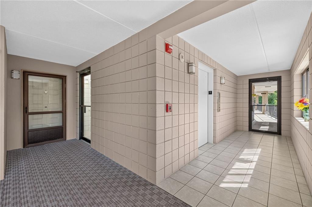 650 East Greenwich Avenue Unit 3/405 Property Photo 32