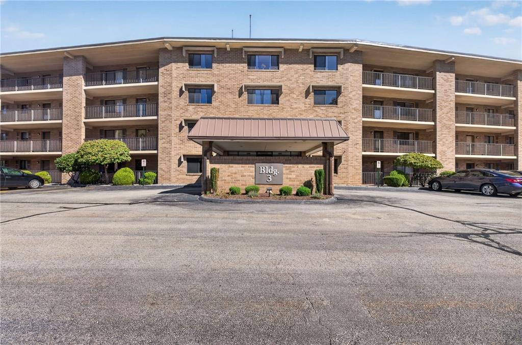 650 East Greenwich Avenue Unit 3/405 Property Photo 1