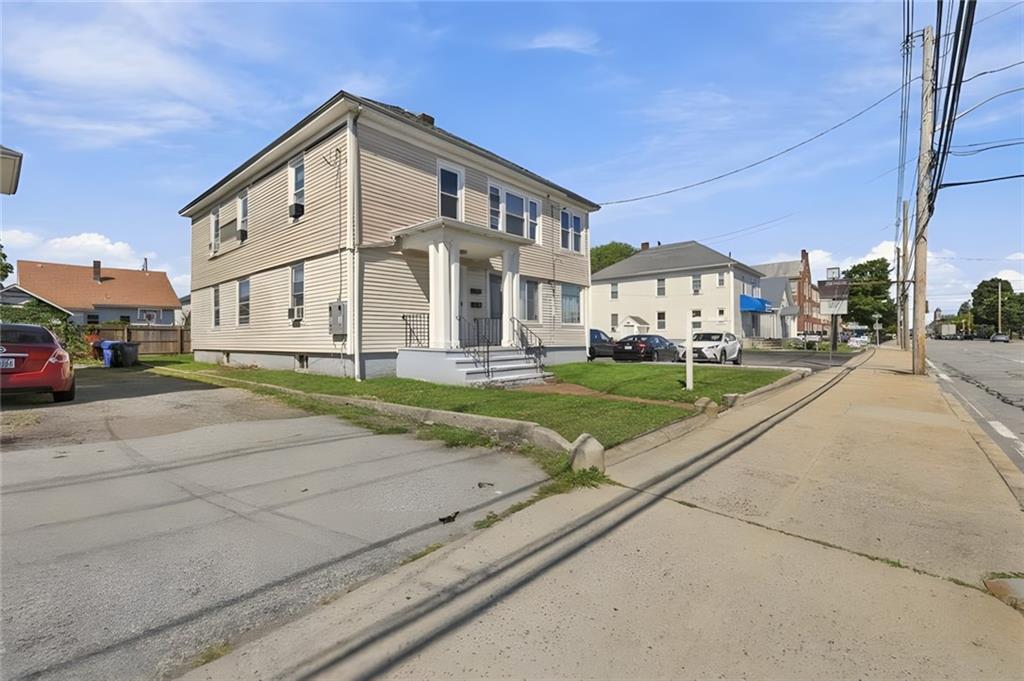 904 Newport Avenue Property Photo 1