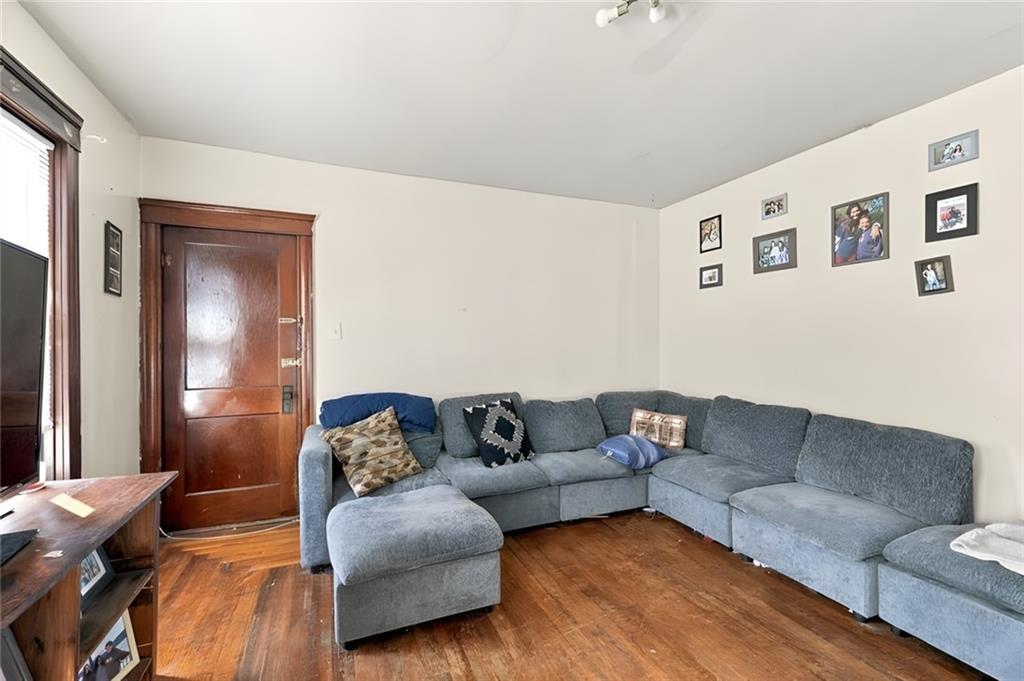 904 Newport Avenue Property Photo 7