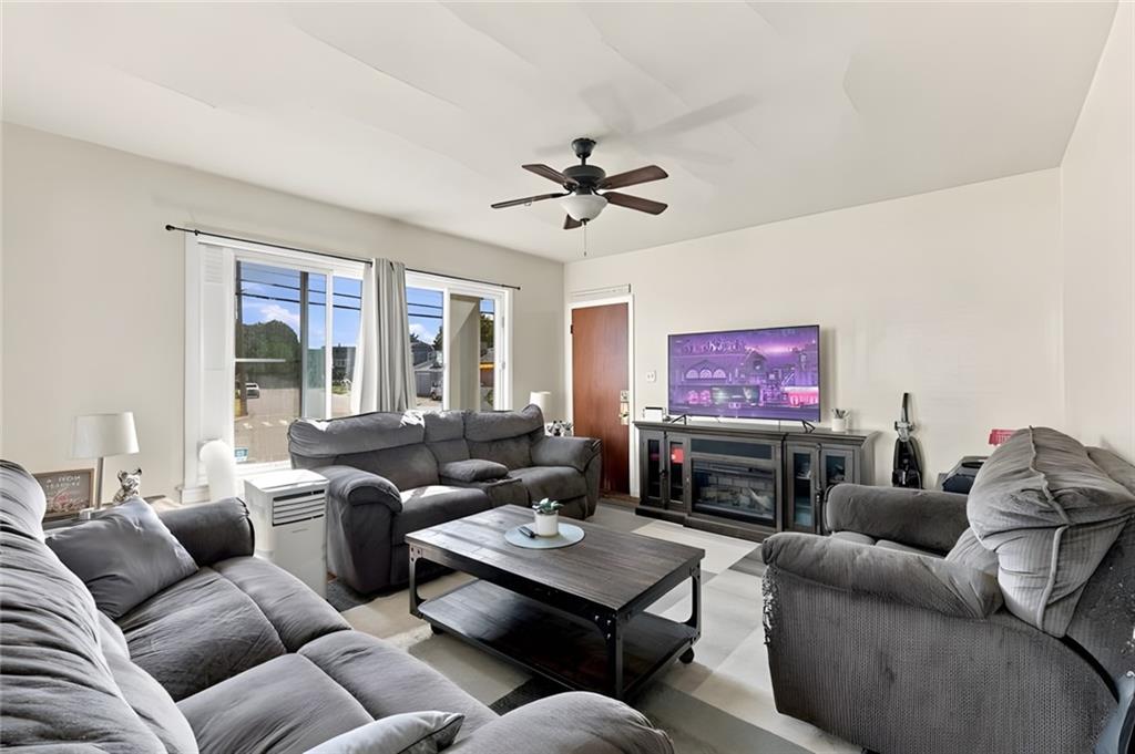 904 Newport Avenue Property Photo 8