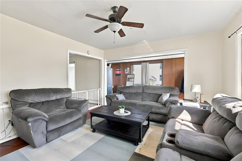 904 Newport Avenue Property Photo 12