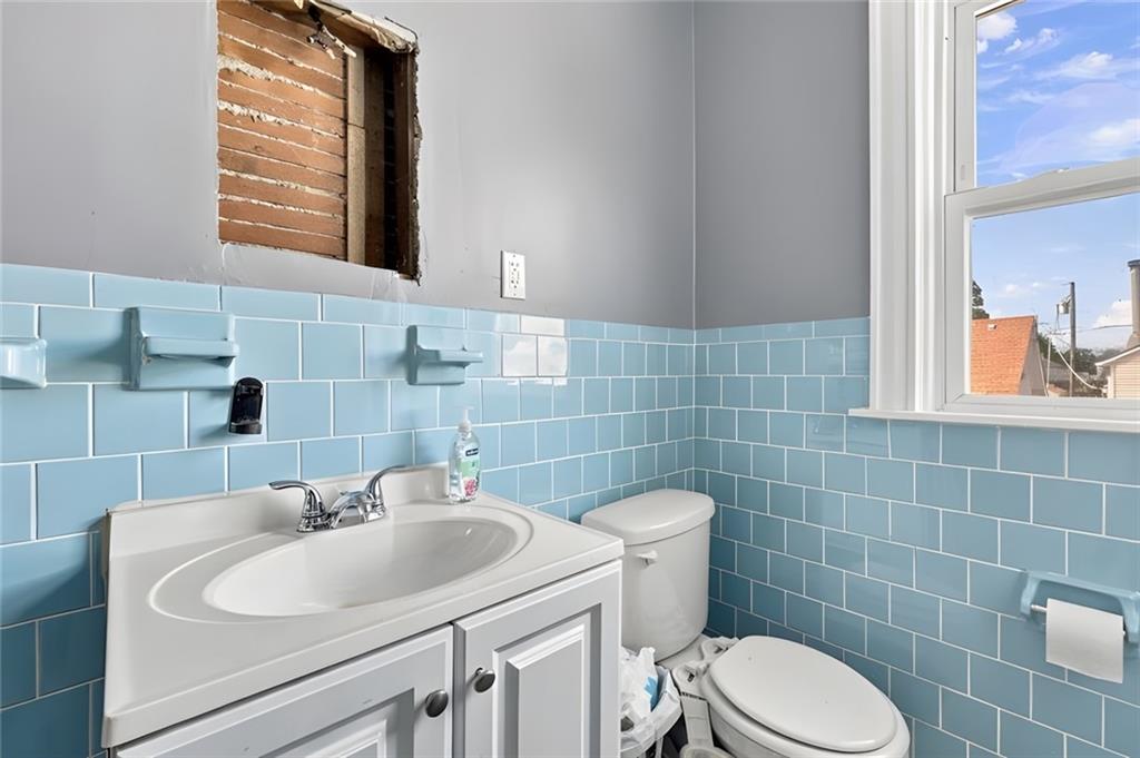 904 Newport Avenue Property Photo 32