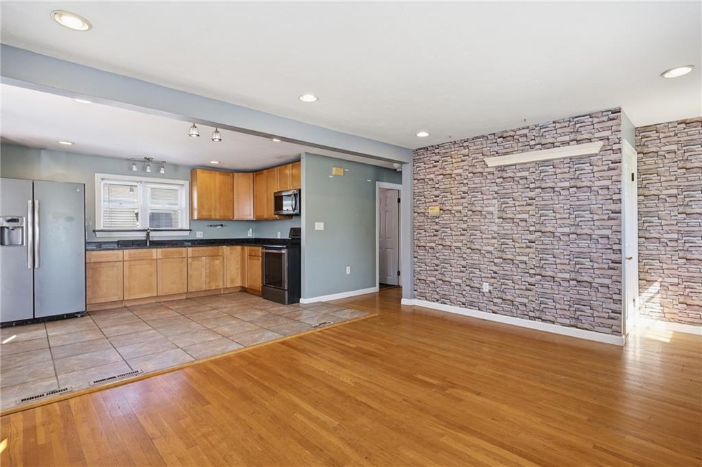 86 Paul Street Property Photo 6