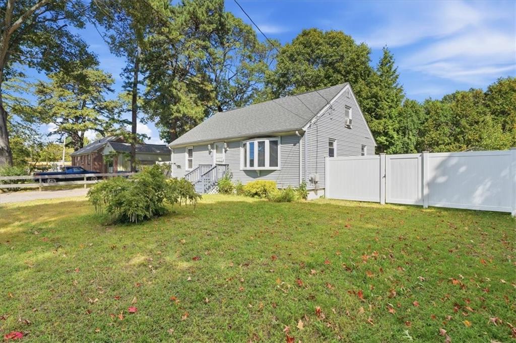 20 Horse Neck Road Property Photo 2