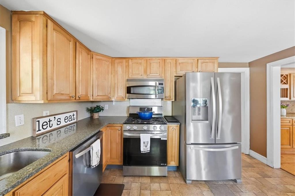 20 Horse Neck Road Property Photo 5