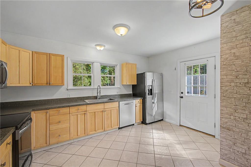 327 Church Street Property Photo 8