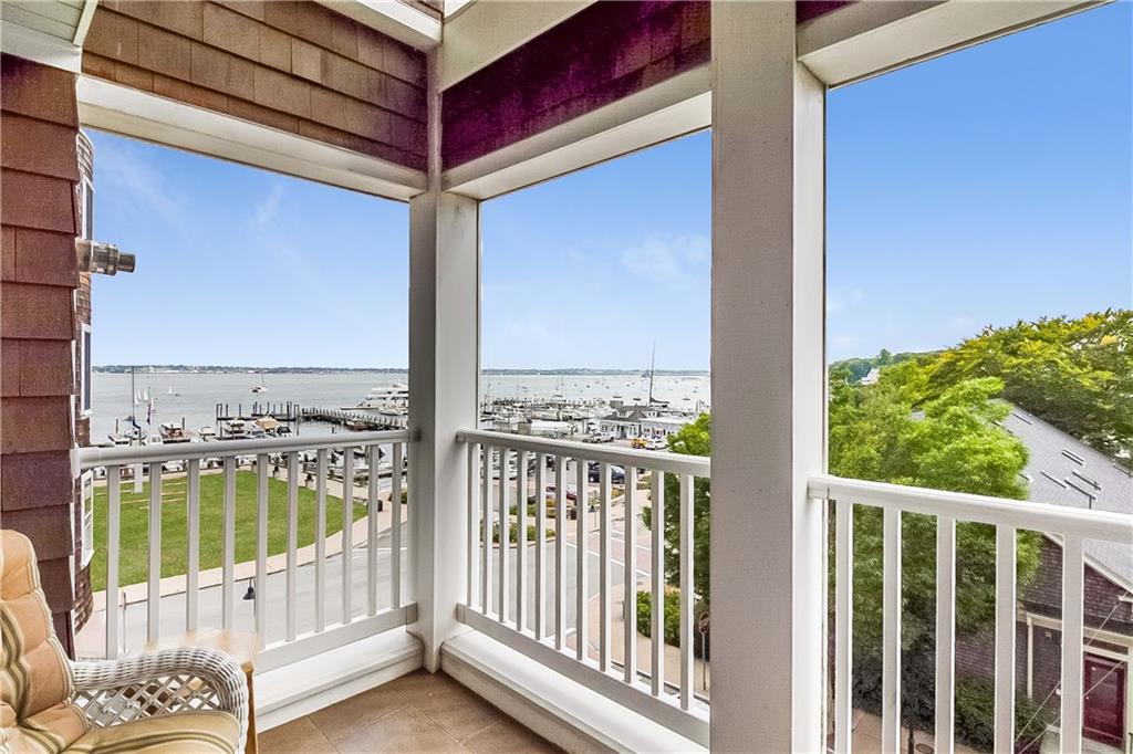 53 Conanicus Avenue Unit 4e Property Photo 3