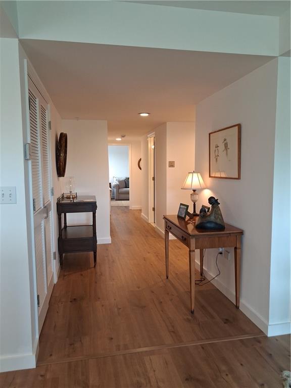 53 Conanicus Avenue Unit 4e Property Photo 6