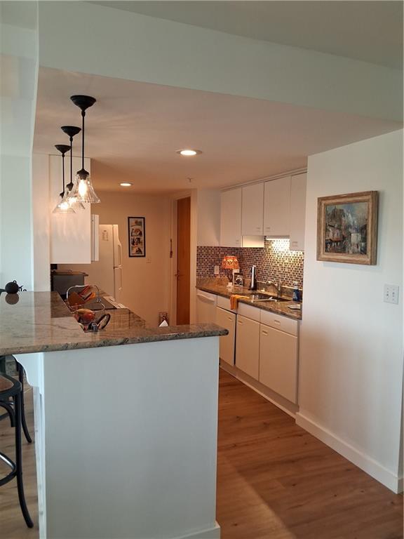 53 Conanicus Avenue Unit 4e Property Photo 7