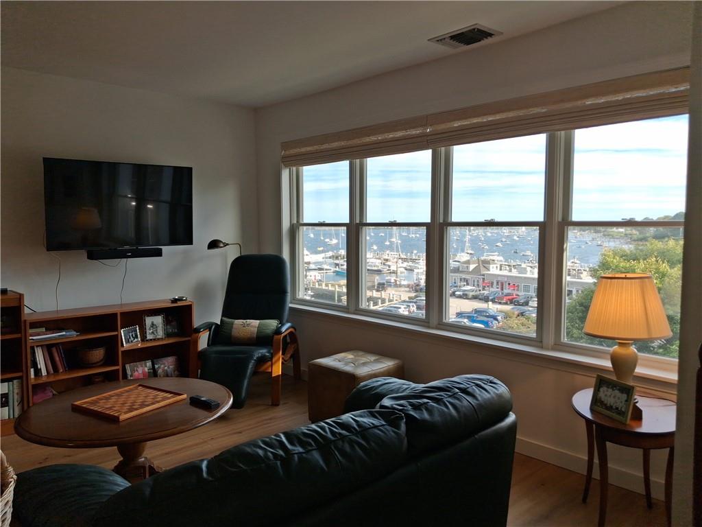 53 Conanicus Avenue Unit 4e Property Photo 11