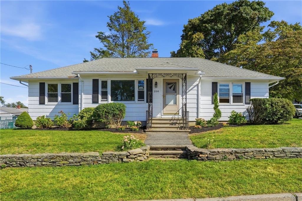 250 East View Avenue Property Photo 1