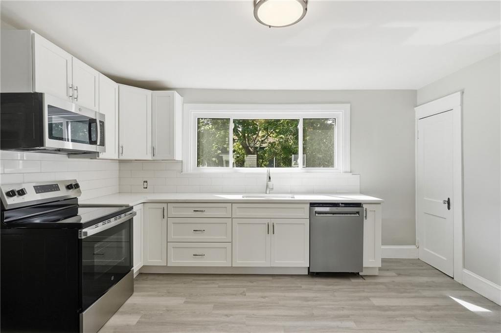 41 Custer Street Property Photo 7
