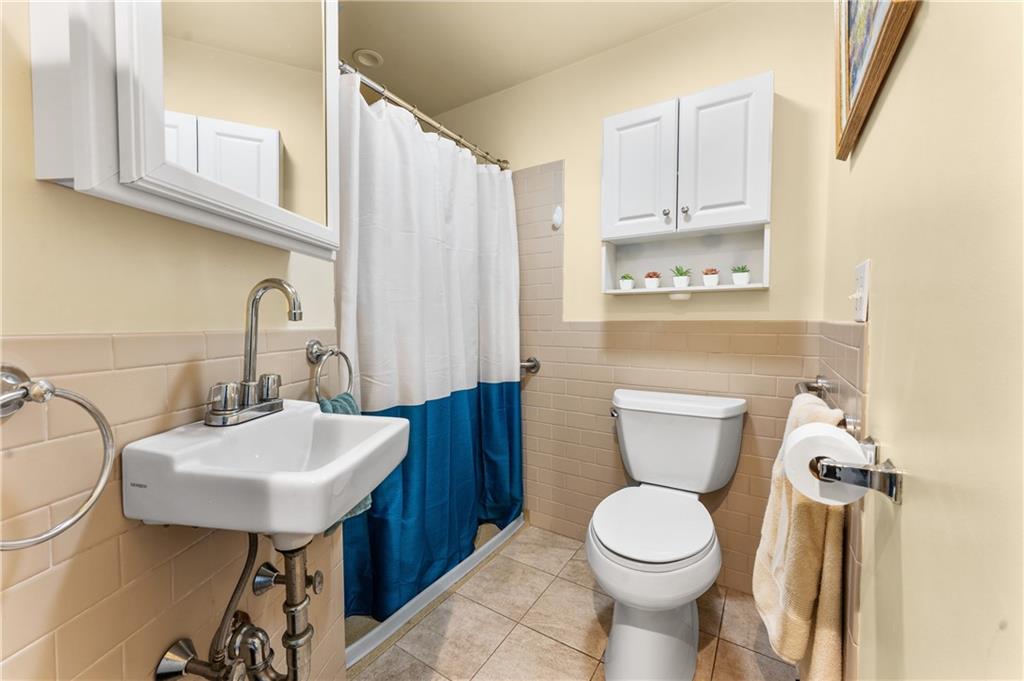 34 Kent Avenue Property Photo 23