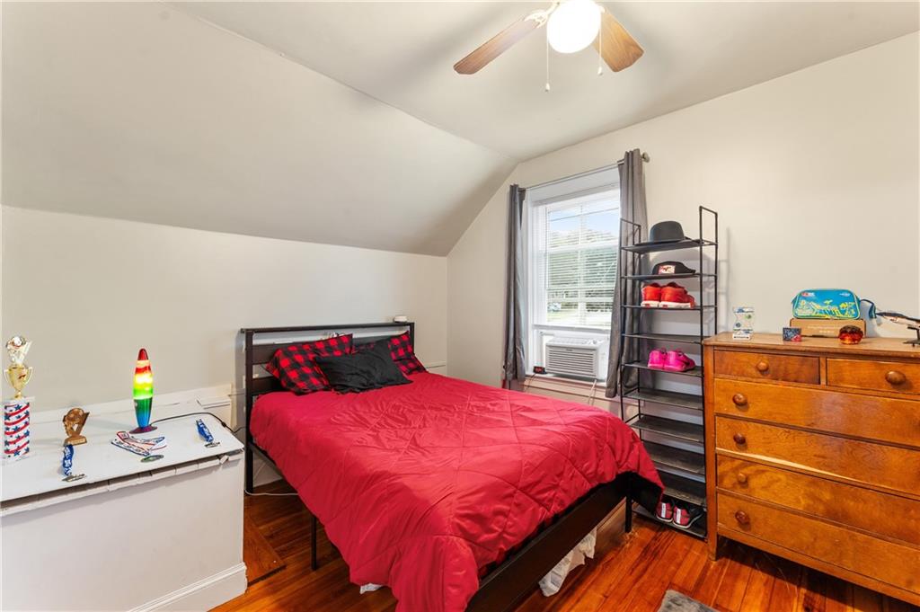 34 Kent Avenue Property Photo 28