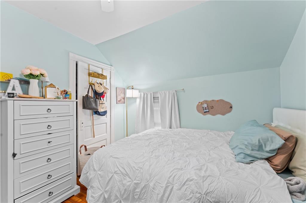 34 Kent Avenue Property Photo 31