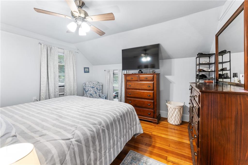 34 Kent Avenue Property Photo 32