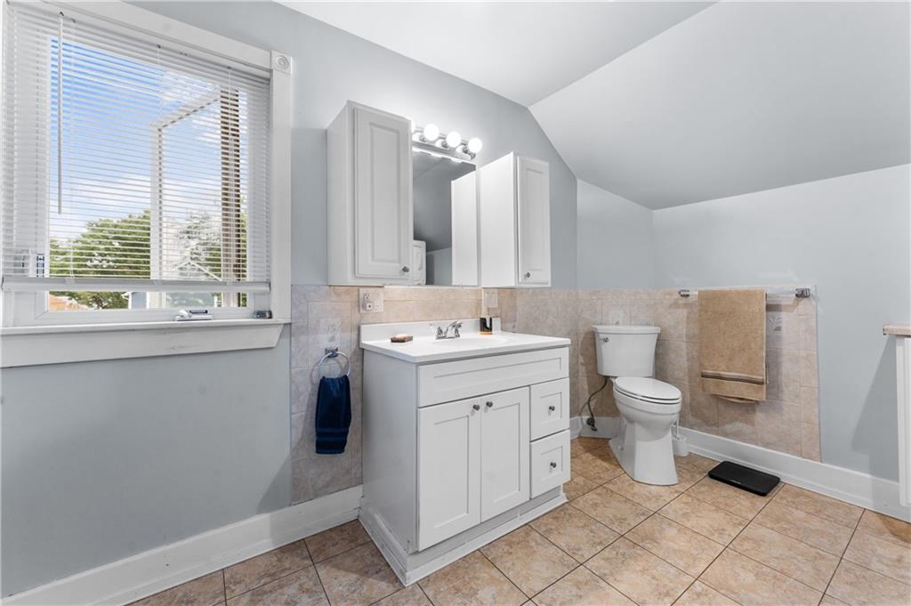34 Kent Avenue Property Photo 33