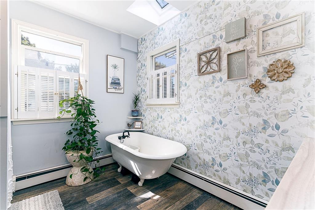 61 Esmond Avenue Property Photo 37
