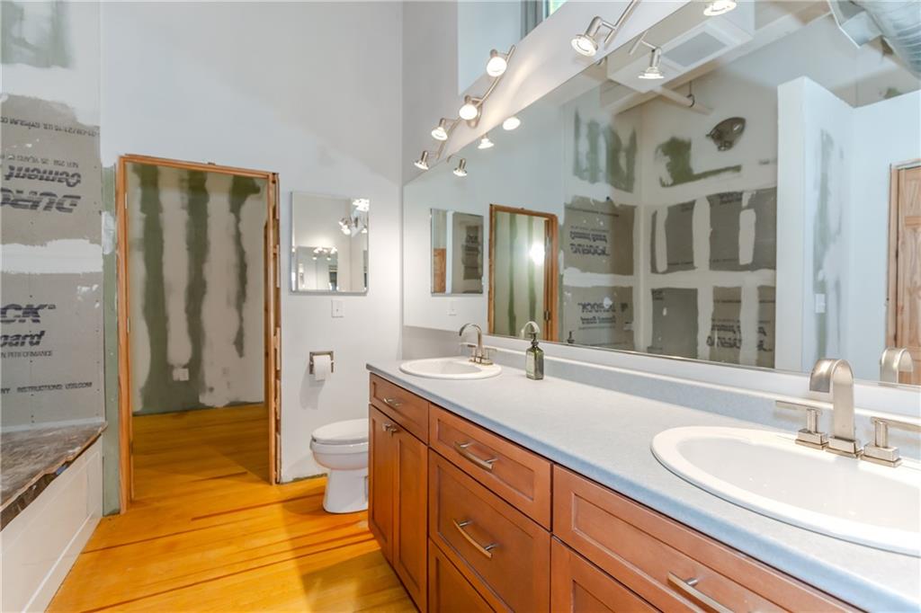 404 Roosevelt Avenue Unit 204g Property Photo 29